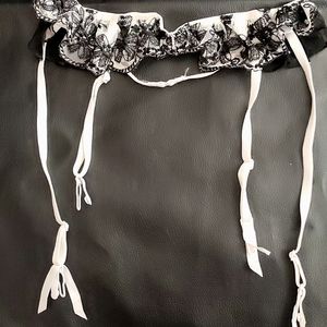 Victoria's Secret Garter Belt Black & Cream Lace